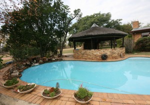 Two Bedroom Self-Catering Unit in Johannesburg, Fourways (Sleep 4)