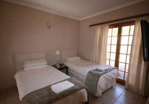 Two Bedroom Self-Catering Unit in Johannesburg, Fourways (Sleep 4)