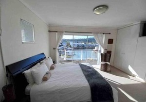 WATERFRONT - 1 South Quay lovely two bed on water