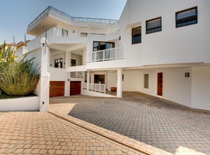 Limoni | Robberg Beach