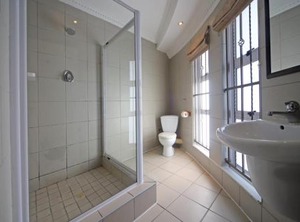 Lodge Savoy | Rondebosch East