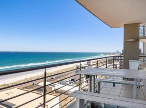 The Waves | Bloubergstrand