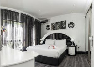 Villa Simonne | Houghton Estate
