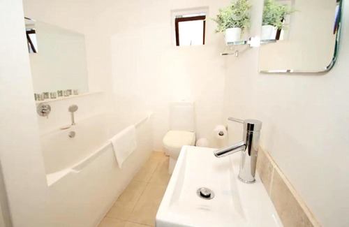 Sea Point Apartment | 1 Bed apartment in beautiful Planet Africa