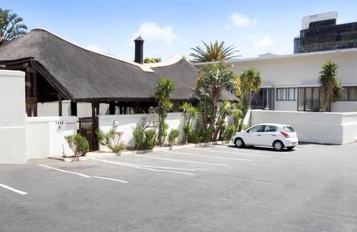 Sea Point Apartment | 1 Bed apartment in beautiful Planet Africa