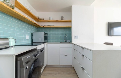 Three Anchor Bay Apartment | 1 Bedroom Apartment, Seapoint, Cape Town, South Africa