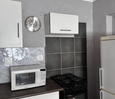 Croydon Apartment | 1 Malva rd, Croydon