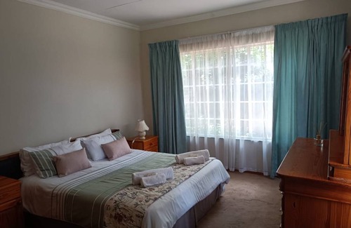 Greater Johannesburg Metropolitan Area Apartment | 100 m² Apartment ∙ 2 bedrooms ∙ 4 guests
