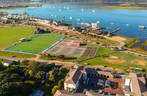 Knysna Central Apartment | 100 m² Apartment ∙ 2 bedrooms ∙ 4 guests
