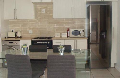 Lone Hill Apartment | 100 m² Apartment ∙ 2 bedrooms ∙ 3 guests