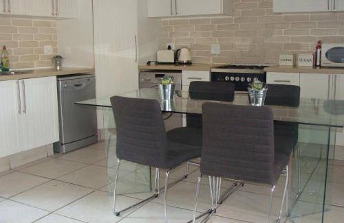 Lone Hill Apartment | 100 m² Apartment ∙ 2 bedrooms ∙ 3 guests