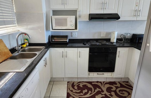 Margate Apartment | 100 m² Apartment ∙ 3 bedrooms ∙ 6 guests