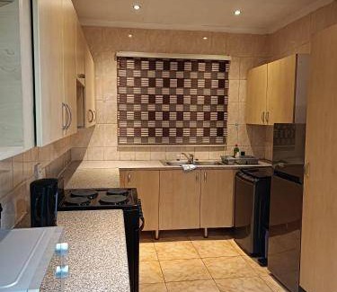Greater Johannesburg Metropolitan Area Apartment | 100 m² Apartment ∙ 2 bedrooms ∙ 4 guests