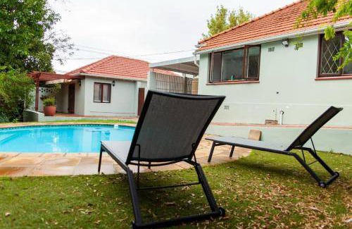Pinelands Apartment | 100 m² Apartment ∙ 4 bedrooms ∙ 8 guests