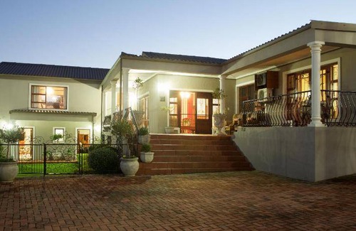 Jeffreys Bay Bed & Breakfast | 100 m² Bed and breakfast ∙ 3 bedrooms ∙ 127 guests