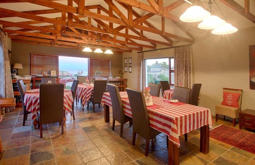 Jeffreys Bay Bed & Breakfast | 100 m² Bed and breakfast ∙ 3 bedrooms ∙ 127 guests