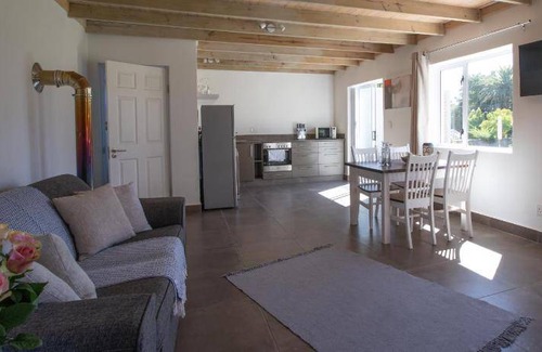 Drakenstein House | 100 m² House ∙ 2 bedrooms ∙ 5 guests