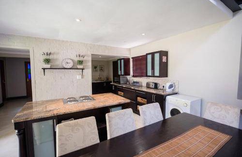 Dullstroom House | 100 m² House ∙ 5 bedrooms ∙ 12 guests