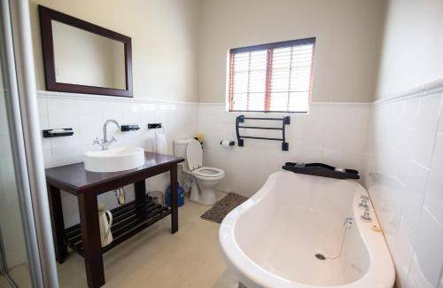Dullstroom House | 100 m² House ∙ 5 bedrooms ∙ 12 guests