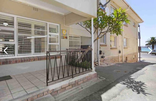 Gordons Bay Central House | 100 m² House ∙ 2 bedrooms ∙ 4 guests