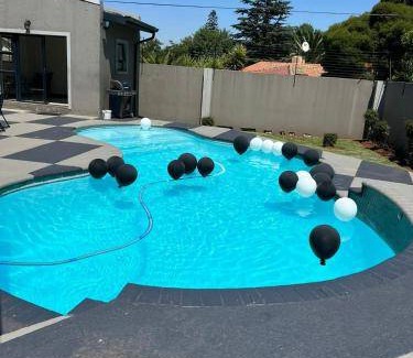 Kempton Park Bed & Breakfast | 1000 m² Bed and breakfast ∙ 5 bedrooms ∙ 10 guests