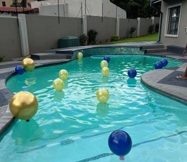 Kempton Park Bed & Breakfast | 1000 m² Bed and breakfast ∙ 5 bedrooms ∙ 10 guests