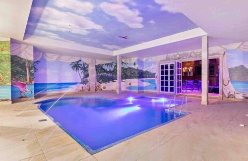 Greater Johannesburg Metropolitan Area House | 1000 m² House ∙ 4 bedrooms ∙ 9 guests