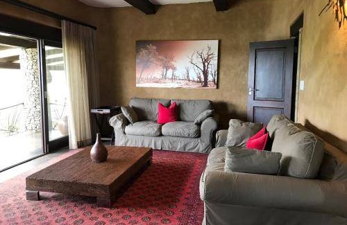 Ligfontein Cabin | 1000 m² Lodge ∙ 6 bedrooms ∙ 16 guests