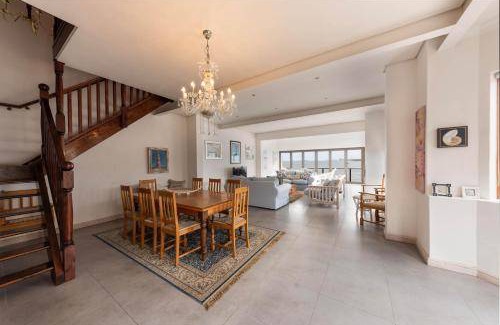 Gordons Bay Central Villa | 1000 m² Villa ∙ 3 bedrooms ∙ 7 guests