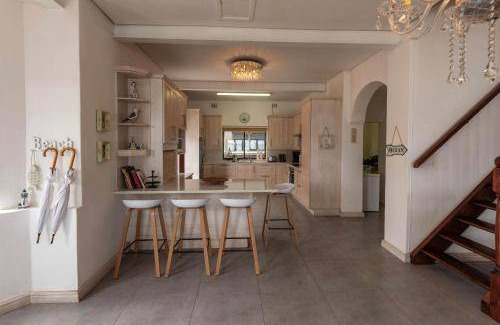 Gordons Bay Central Villa | 1000 m² Villa ∙ 3 bedrooms ∙ 7 guests