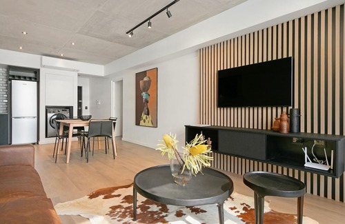 Victoria and Alfred Waterfront House | 1003 Icon Luxury APT by HMH