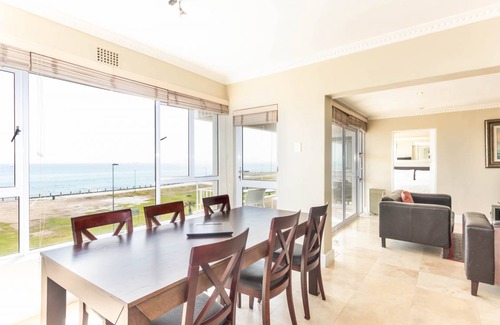 Mouille Point Apartment | 101 m² Apartment ∙ 2 bedrooms ∙ 4 guests