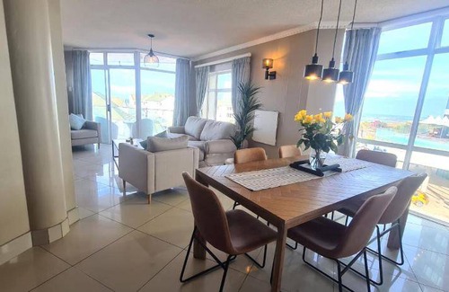 Pollok Beach Apartment | 101 m² Apartment ∙ 2 bedrooms ∙ 5 guests