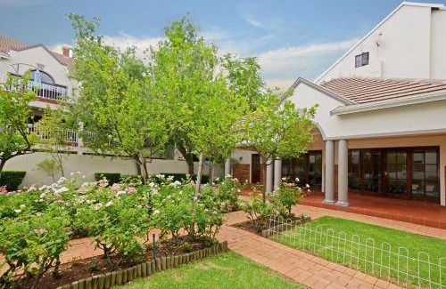 Greater Johannesburg Metropolitan Area Apartment | 102 m² Apartment ∙ 2 bedrooms ∙ 6 guests