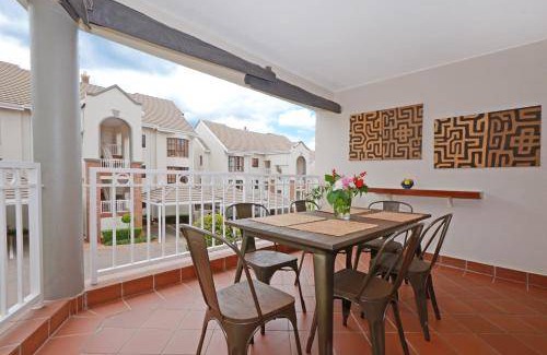 Greater Johannesburg Metropolitan Area Apartment | 102 m² Apartment ∙ 2 bedrooms ∙ 6 guests