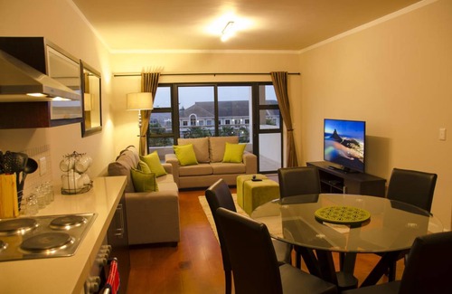 Century City Apartment | 103 m² Apartment ∙ 2 bedrooms ∙ 127 guests