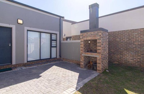 Port Elizabeth Apartment | 105 m² Apartment ∙ 3 bedrooms ∙ 6 guests