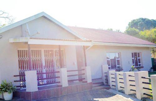 Scottburgh House | 1050 m² House ∙ 3 bedrooms ∙ 8 guests