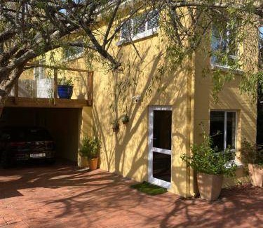 Somerset West Apartment | 109 m² Apartment ∙ 1 bedroom ∙ 2 guests