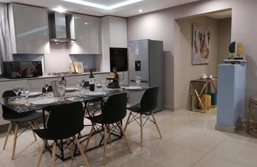 Centurion House | 110 m² House ∙ 2 bedrooms ∙ 6 guests