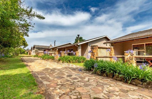 Rhenosterhoek Cabin | 110 m² Lodge ∙ 4 bedrooms ∙ 10 guests