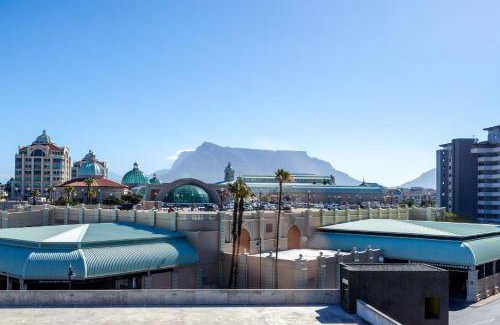 Century City Apartment | 115 m² Apartment ∙ 3 bedrooms ∙ 6 guests