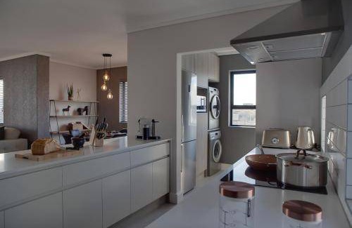 Century City Apartment | 115 m² Apartment ∙ 3 bedrooms ∙ 6 guests