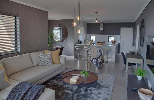 Century City Apartment | 115 m² Apartment ∙ 3 bedrooms ∙ 6 guests