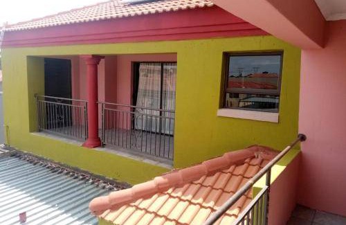 Vereeniging Bed & Breakfast | 12 m² Bed and breakfast ∙ 2 guests