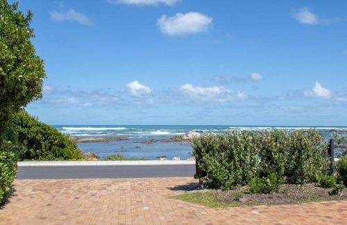 Franskraal House | 12 m² House ∙ 5 bedrooms ∙ 12 guests