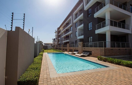 Greater Johannesburg Metropolitan Area Apartment | 120 m² Apartment ∙ 2 bedrooms ∙ 127 guests
