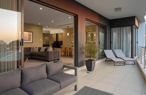 Greater Johannesburg Metropolitan Area Apartment | 120 m² Apartment ∙ 2 bedrooms ∙ 127 guests