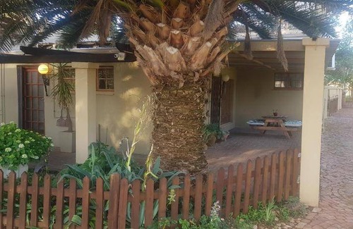 Bloemfontein Bed & Breakfast | 120 m² Bed and breakfast ∙ 2 bedrooms ∙ 5 guests