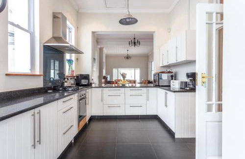 Redhill House | 120 m² House ∙ 2 bedrooms ∙ 4 guests